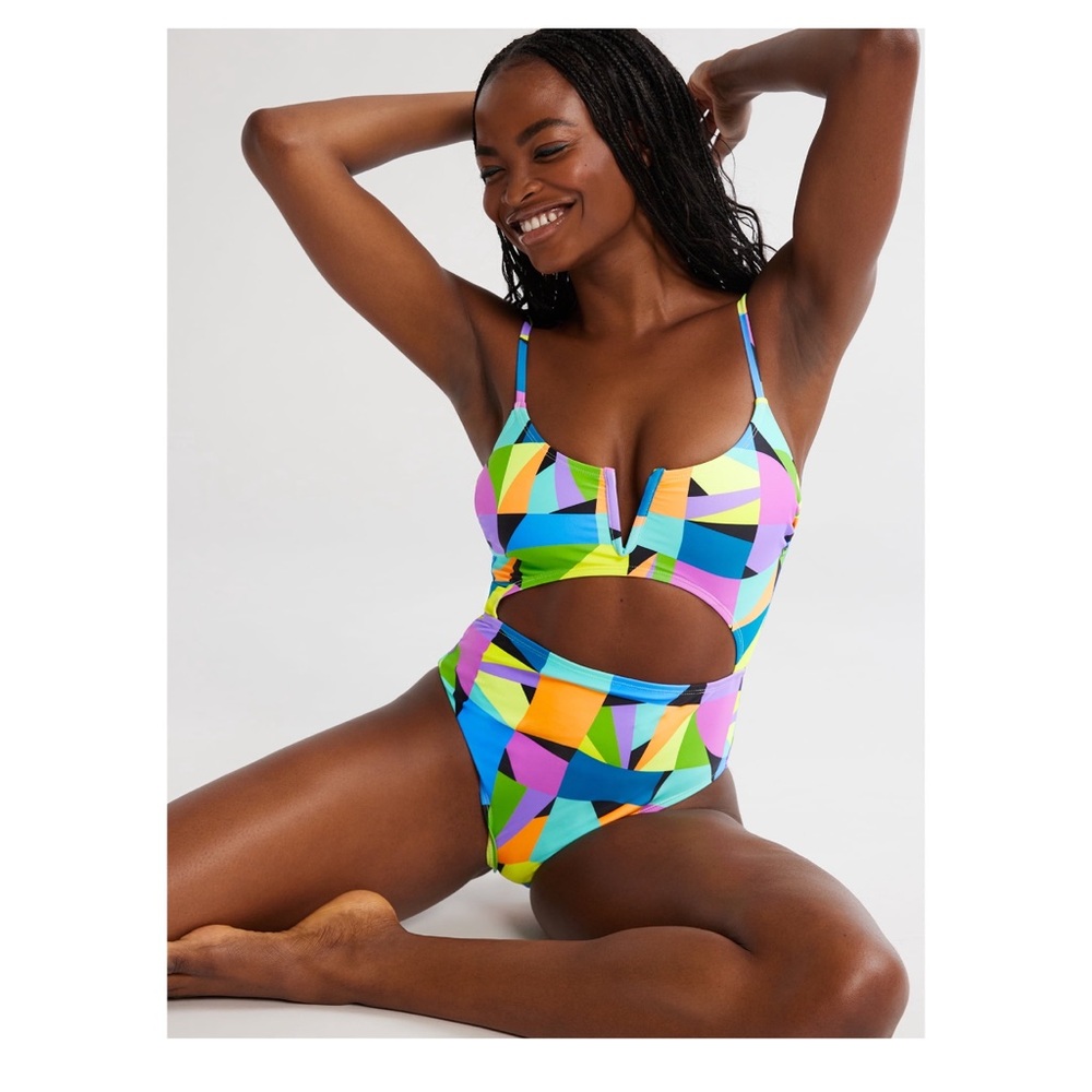 NEW Women’s Cut Out One Piece Bathing Suit Colorful Plus Size 2XL Swimsuit NWT